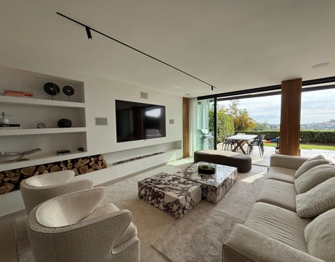 Town House for sale in El Herrojo, Benahavis