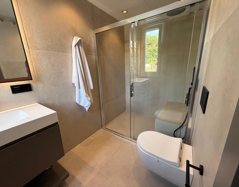 Town House for sale in El Herrojo, Benahavis
