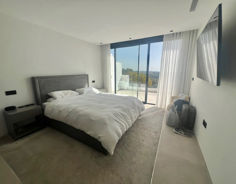 Town House for sale in El Herrojo, Benahavis