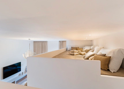 CASA ADOSADA LUMINOSA Y RENOVADA A LA VENTA EN LA QUINTA, BENAHAVÍS