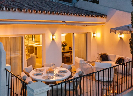CASA ADOSADA LUMINOSA Y RENOVADA A LA VENTA EN LA QUINTA, BENAHAVÍS