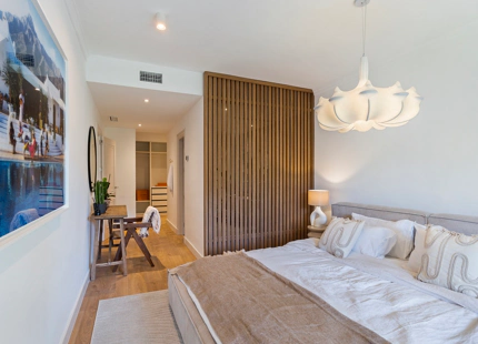 CASA ADOSADA LUMINOSA Y RENOVADA A LA VENTA EN LA QUINTA, BENAHAVÍS