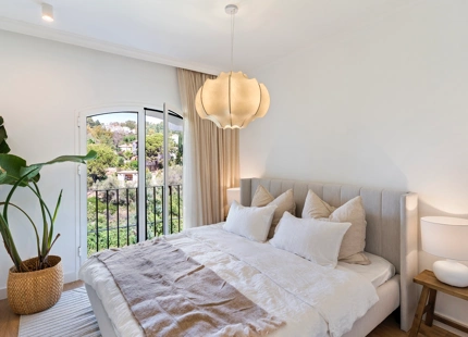 CASA ADOSADA LUMINOSA Y RENOVADA A LA VENTA EN LA QUINTA, BENAHAVÍS