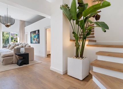 CASA ADOSADA LUMINOSA Y RENOVADA A LA VENTA EN LA QUINTA, BENAHAVÍS