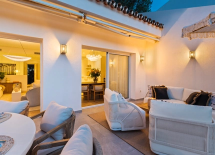 CASA ADOSADA LUMINOSA Y RENOVADA A LA VENTA EN LA QUINTA, BENAHAVÍS
