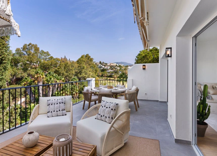 CASA ADOSADA LUMINOSA Y RENOVADA A LA VENTA EN LA QUINTA, BENAHAVÍS