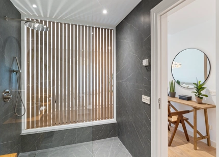 CASA ADOSADA LUMINOSA Y RENOVADA A LA VENTA EN LA QUINTA, BENAHAVÍS