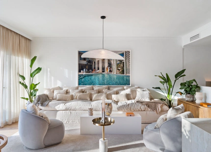 CASA ADOSADA LUMINOSA Y RENOVADA A LA VENTA EN LA QUINTA, BENAHAVÍS