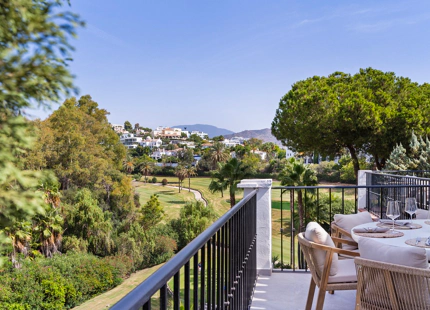 CASA ADOSADA LUMINOSA Y RENOVADA A LA VENTA EN LA QUINTA, BENAHAVÍS