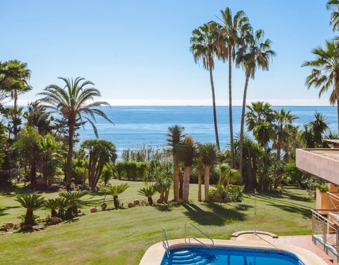 Villa en venta en New Golden Mile, Estepona East