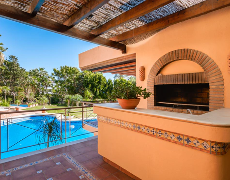 Villa en venta en New Golden Mile, Estepona East