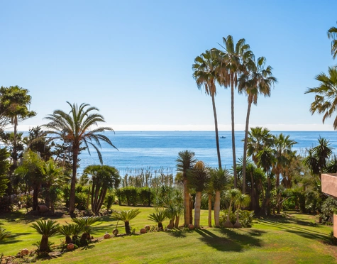 Villa en venta en New Golden Mile, Estepona East