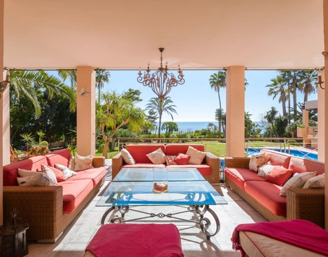 Villa en venta en New Golden Mile, Estepona East