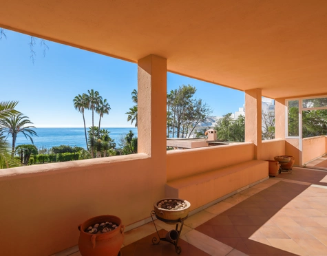 Villa en venta en New Golden Mile, Estepona East
