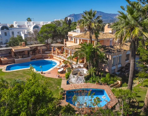 Villa en venta en New Golden Mile, Estepona East