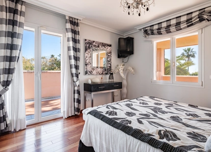 MANSION EN PRIMERA LINEA DE PLAYA EN VENTA EN LA NUEVA MILLA DE ORO 