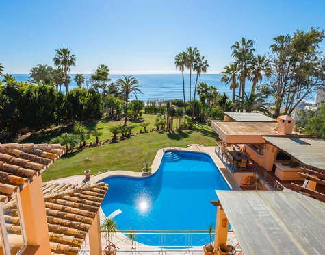 Villa en venta en New Golden Mile, Estepona East