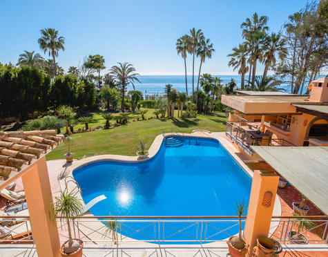 Villa en venta en New Golden Mile, Estepona East
