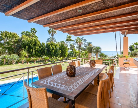 Villa en venta en New Golden Mile, Estepona East
