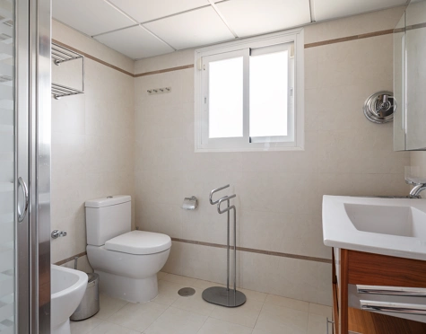 Villa en venta en New Golden Mile, Estepona East
