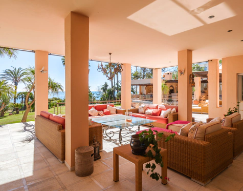Villa en venta en New Golden Mile, Estepona East