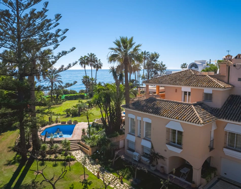 Villa en venta en New Golden Mile, Estepona East