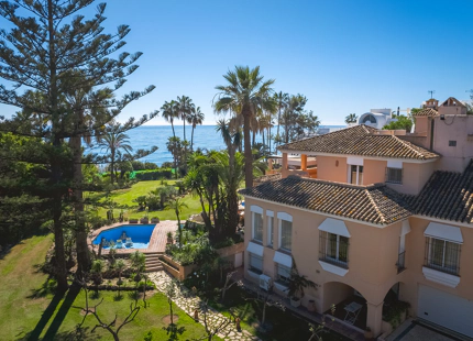 MANSION EN PRIMERA LINEA DE PLAYA EN VENTA EN LA NUEVA MILLA DE ORO 