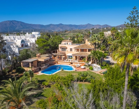 FRONTLINE BEACH MANSION FOR SALE IN THE NEW GOLDEN MILE 
