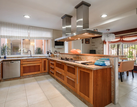 Villa en venta en New Golden Mile, Estepona East
