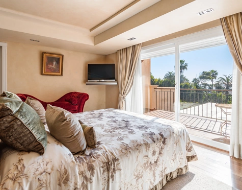 Villa en venta en New Golden Mile, Estepona East