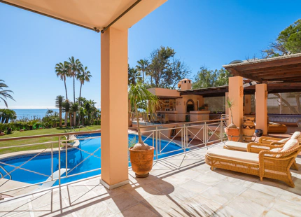 MANSION EN PRIMERA LINEA DE PLAYA EN VENTA EN LA NUEVA MILLA DE ORO 