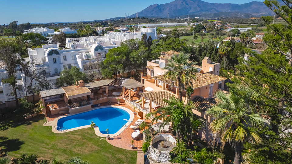Villa en venta en New Golden Mile, Estepona Este
