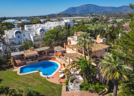 MANSION EN PRIMERA LINEA DE PLAYA EN VENTA EN LA NUEVA MILLA DE ORO 