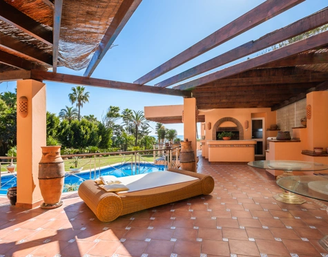 Villa en venta en New Golden Mile, Estepona East