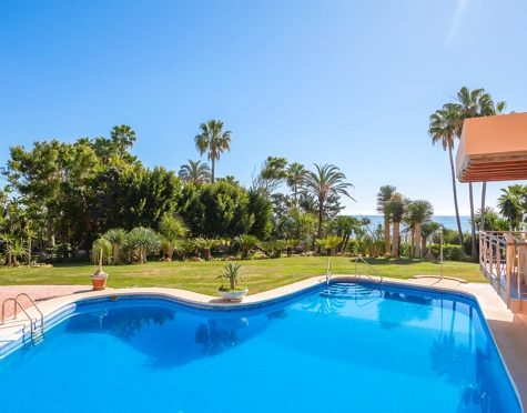 Villa en venta en New Golden Mile, Estepona East