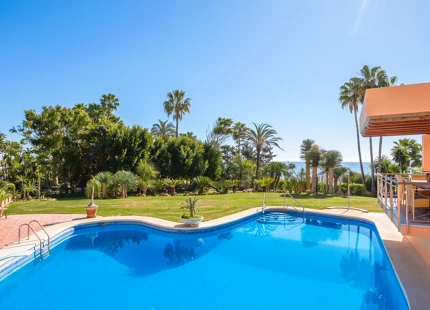 MANSION EN PRIMERA LINEA DE PLAYA EN VENTA EN LA NUEVA MILLA DE ORO 