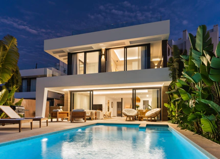 VILLA MODERNA DE GOLF EN PRIMERA LÍNEA EN VENTA EN ESTEPONA ESTE