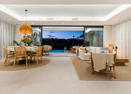 VILLA MODERNA DE GOLF EN PRIMERA LÍNEA EN VENTA EN ESTEPONA ESTE