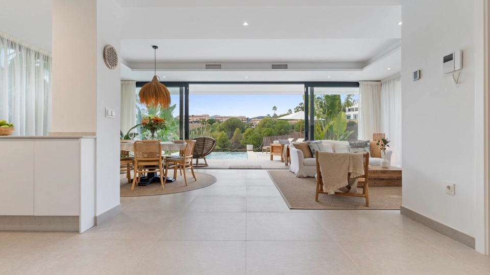 Villa en venta en La Resina Golf, Estepona Este