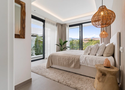 VILLA MODERNA DE GOLF EN PRIMERA LÍNEA EN VENTA EN ESTEPONA ESTE