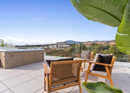 VILLA MODERNA DE GOLF EN PRIMERA LÍNEA EN VENTA EN ESTEPONA ESTE