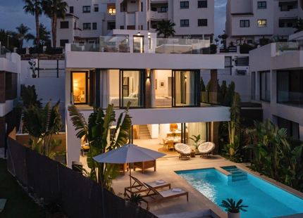 VILLA MODERNA DE GOLF EN PRIMERA LÍNEA EN VENTA EN ESTEPONA ESTE