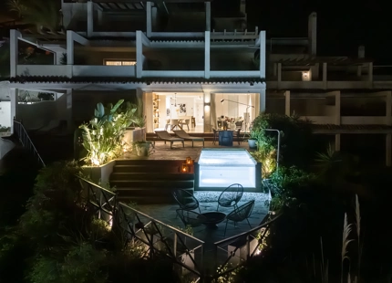 ESPLÉNDIDO APARTAMENTO EN PLANTA BAJA EN VENTA EN NUEVA ANDALUCÍA, MARBELLA