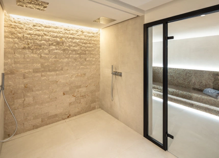 ELEGANTE VILLA EN SEGUNDA LÍNEA DE GOLF EN VENTA EN NUEVA ANDALUCÍA