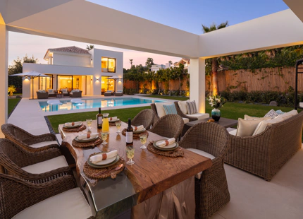 ELEGANTE VILLA EN SEGUNDA LÍNEA DE GOLF EN VENTA EN NUEVA ANDALUCÍA