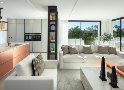 ELEGANTE VILLA EN SEGUNDA LÍNEA DE GOLF EN VENTA EN NUEVA ANDALUCÍA