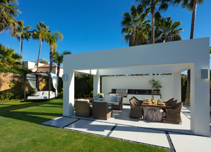 ELEGANTE VILLA EN SEGUNDA LÍNEA DE GOLF EN VENTA EN NUEVA ANDALUCÍA