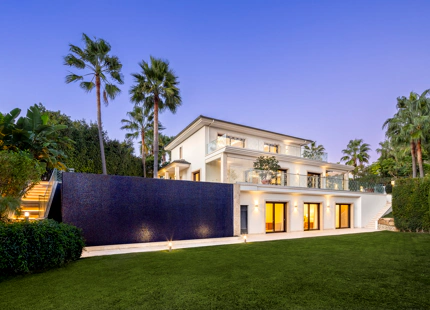 VILLA DE GOLF EN PRIMERA LÍNEA EN VENTA EN NUEVA ANDALUCÍA, MARBELLA