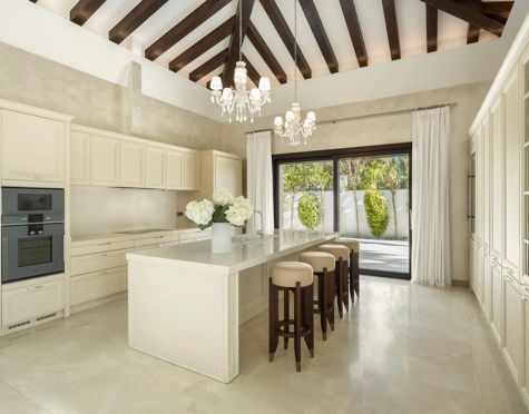 Villa en venta en Nueva Andalucia, Marbella