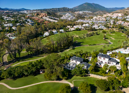 VILLA DE GOLF EN PRIMERA LÍNEA EN VENTA EN NUEVA ANDALUCÍA, MARBELLA